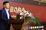2 . 48亿年前，首次发现了类似鸭嘴兽的化石